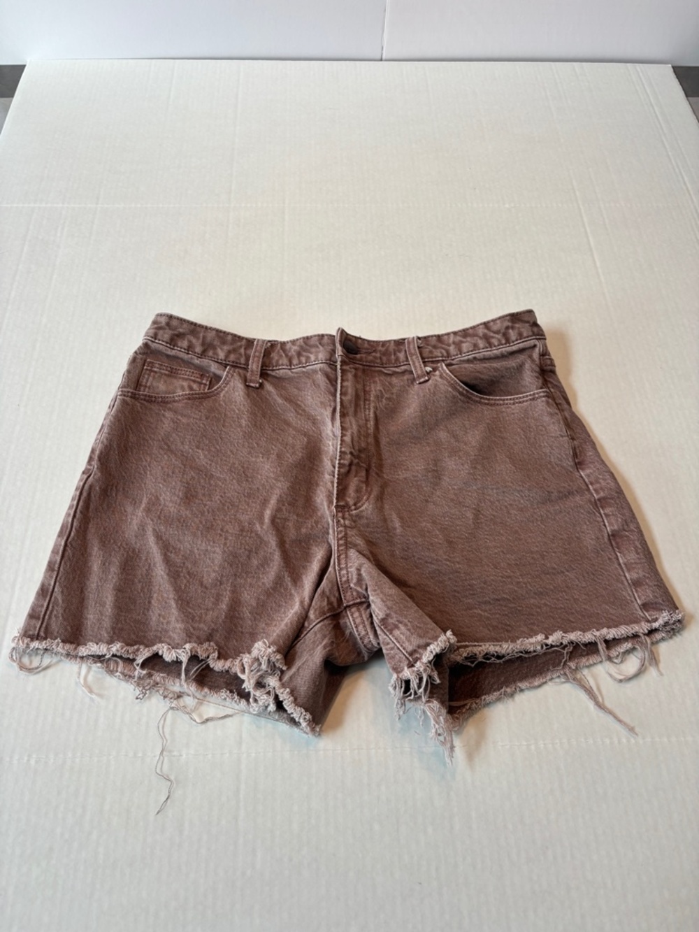 Universal Thread Cut Off Shorts Light Brown Women’s Size 10/30 “Vintage Midi”